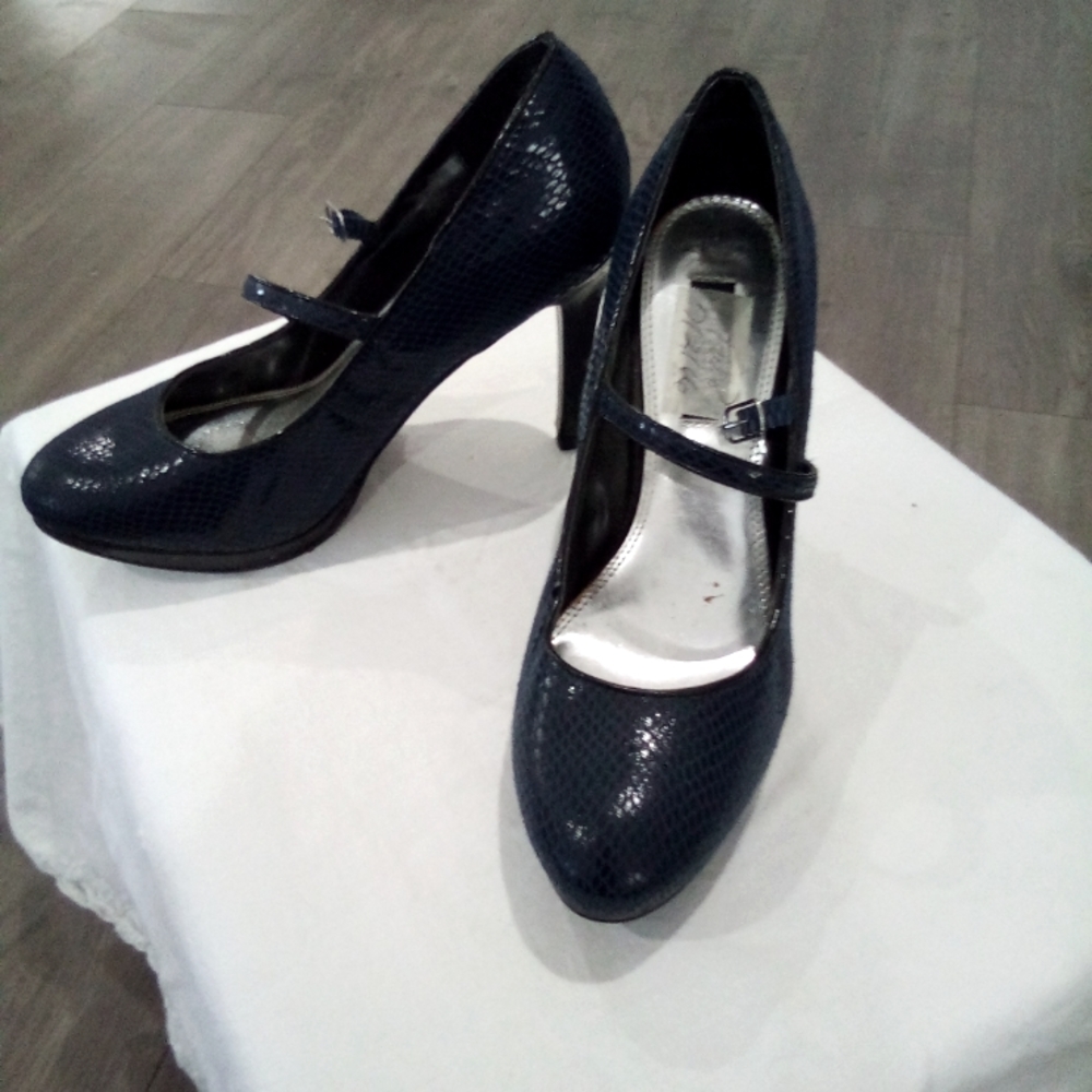 White House Black Market Navy Blue 6.5